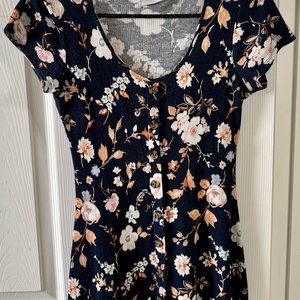 NWOT Junior’s SO XS Knit Floral Dress w/Button Accents